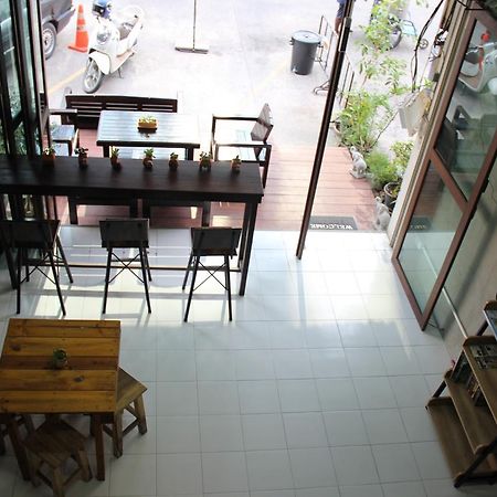 Bedtiny Hostel (Adults Only) Chiang Mai Esterno foto