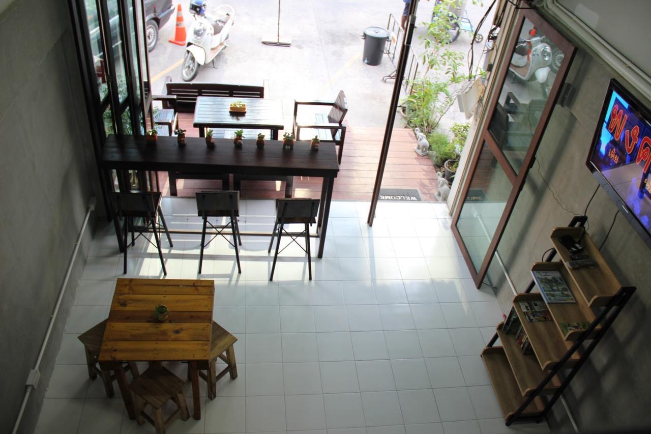 Bedtiny Hostel (Adults Only) Chiang Mai Esterno foto